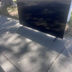 Free TV 75 Inches Broken Maybe you Can Fix 