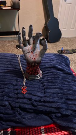 Berserk godhand statue + brand of sacrifice necklace mint condition and well kept :)