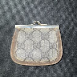 GUCCI Vintage GG Supreme Web Kiss Lock Coin Purse 