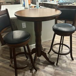 Pub Table With Matching Stools. 