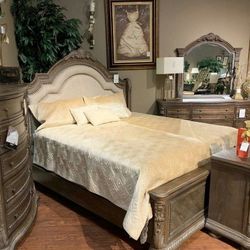 4-PIECE (BED, DRESSER, MIRROR, NIGHTSTAND). Charmond Brown Upholstered Sleigh Bedroom Set
Ashley