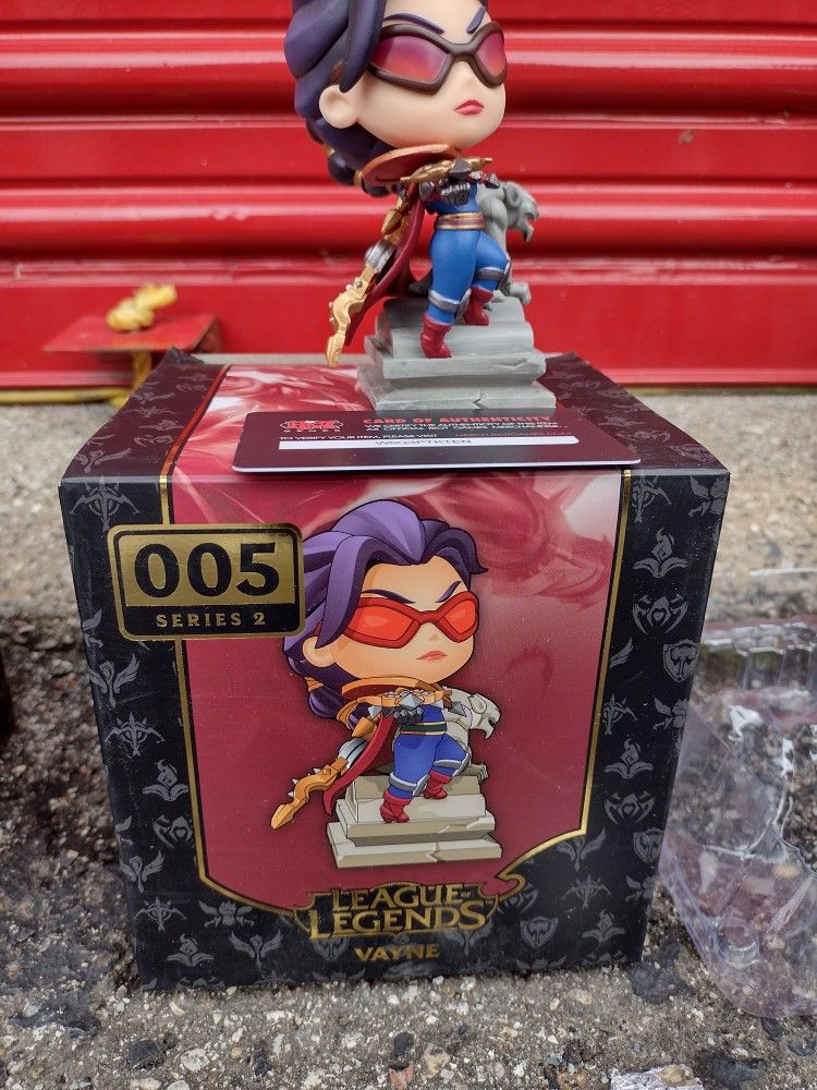 League Of Legends Mini Action Statue (Vayne)