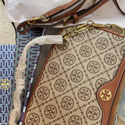 2 Leather Crossbody Handbags 👜 (Blue & Tan) Nice Bundle!