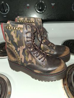 Ladies Avenger Boots, Size 8