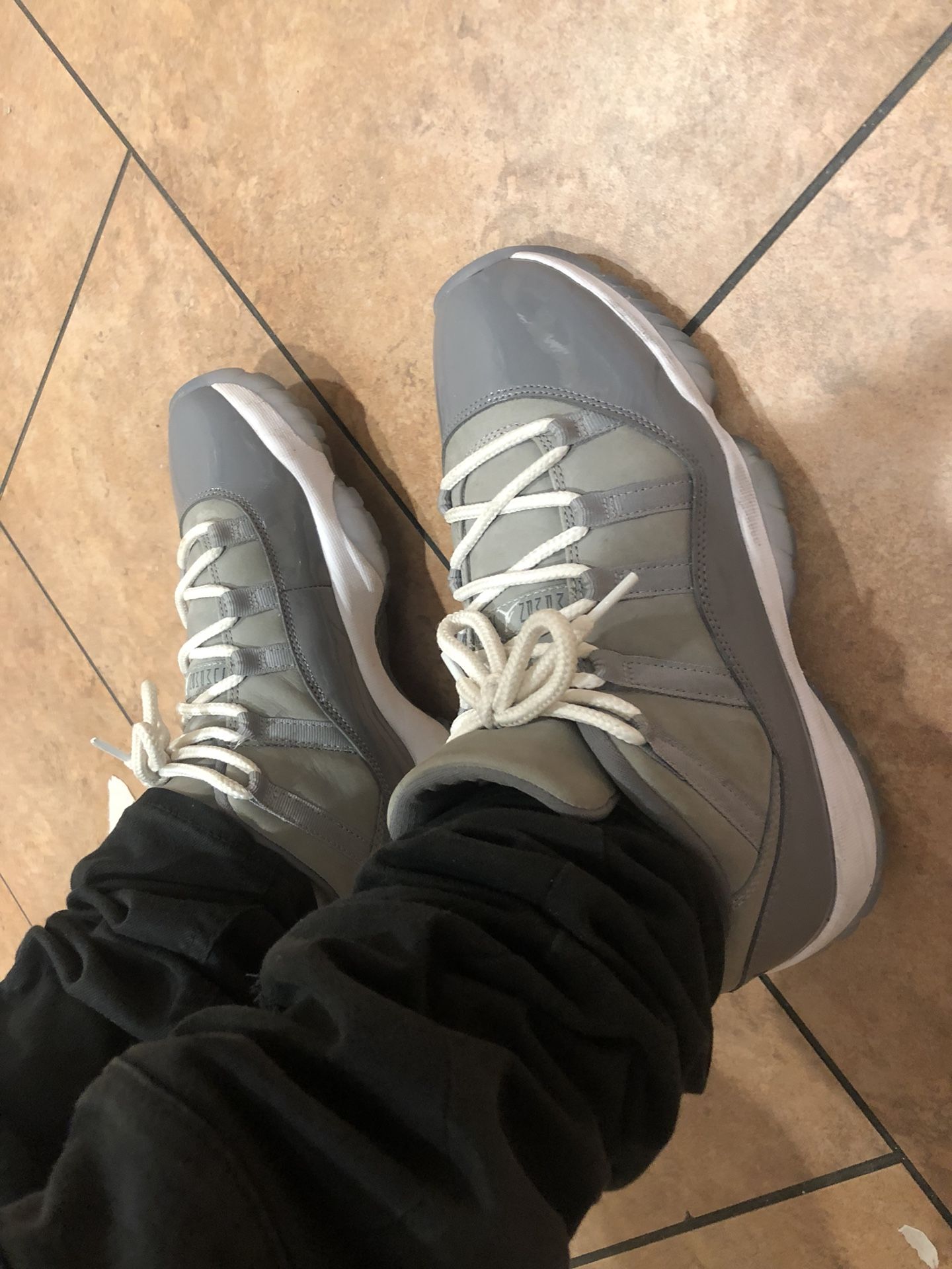 Low cool grey 11s size 9