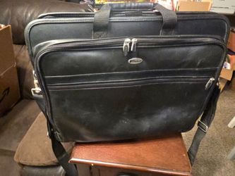 Black Targus laptop briefcase / messenger bag with shoulder strap.