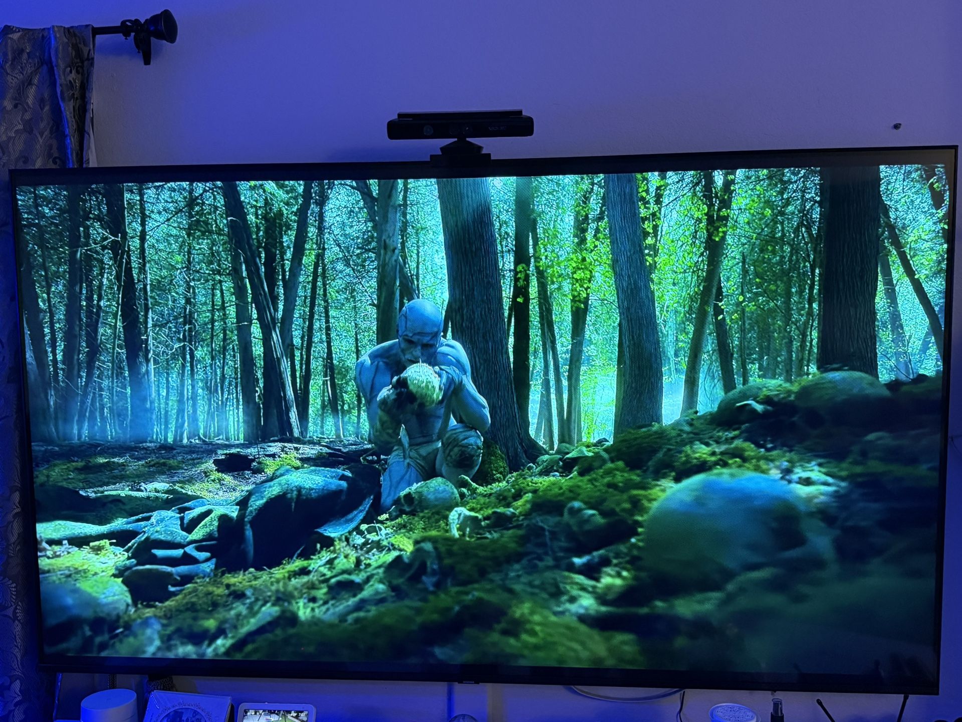 QN82Q7DRAFXZA 82 inch QLED 4K UHD Smart TV Class 8 Series With manual and remote.