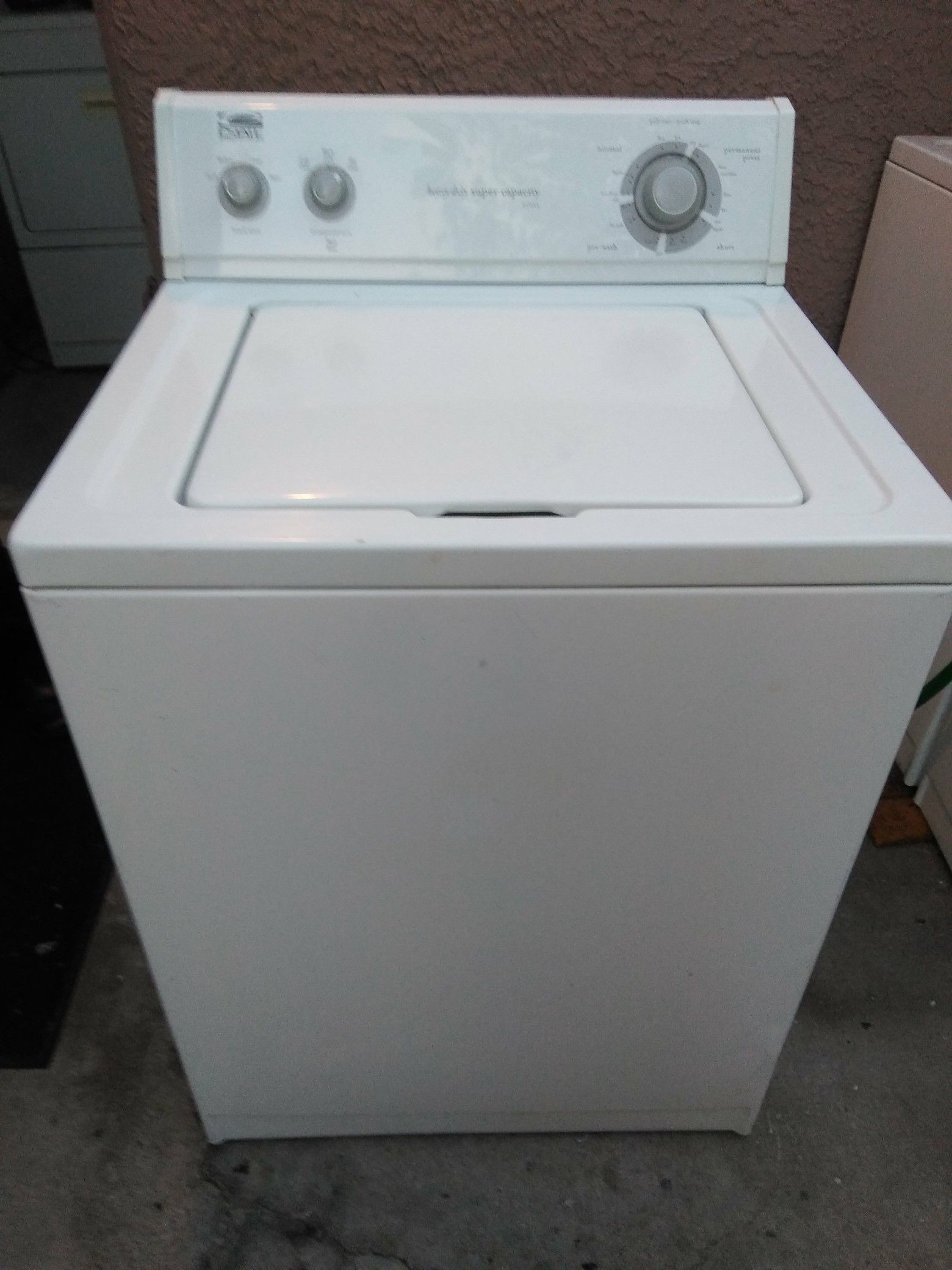 Very nice clean Estate/whirlpool washer machine