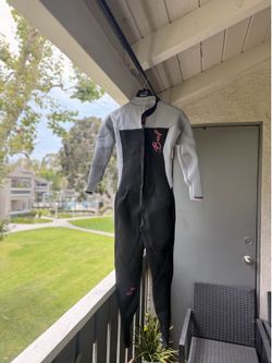 Wetsuit- womens 8