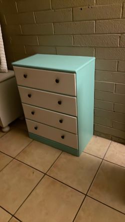 Petite Vintage 4 Drawer Chest!