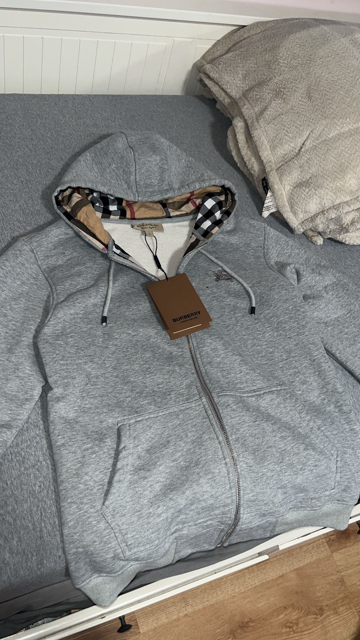 Burberry Men’s Grey Hoddie 