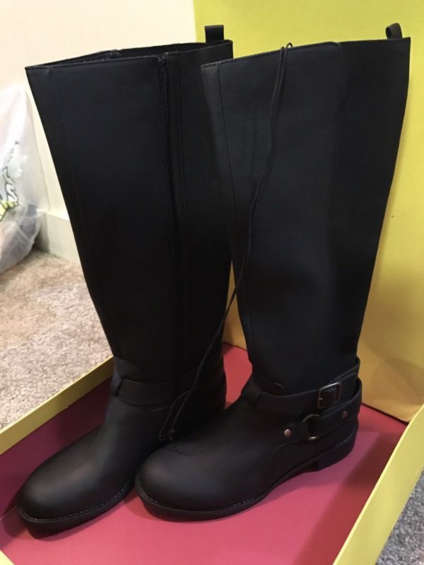 Kenneth Cole women dress snow boots new and unopened pair in box, size 6.5