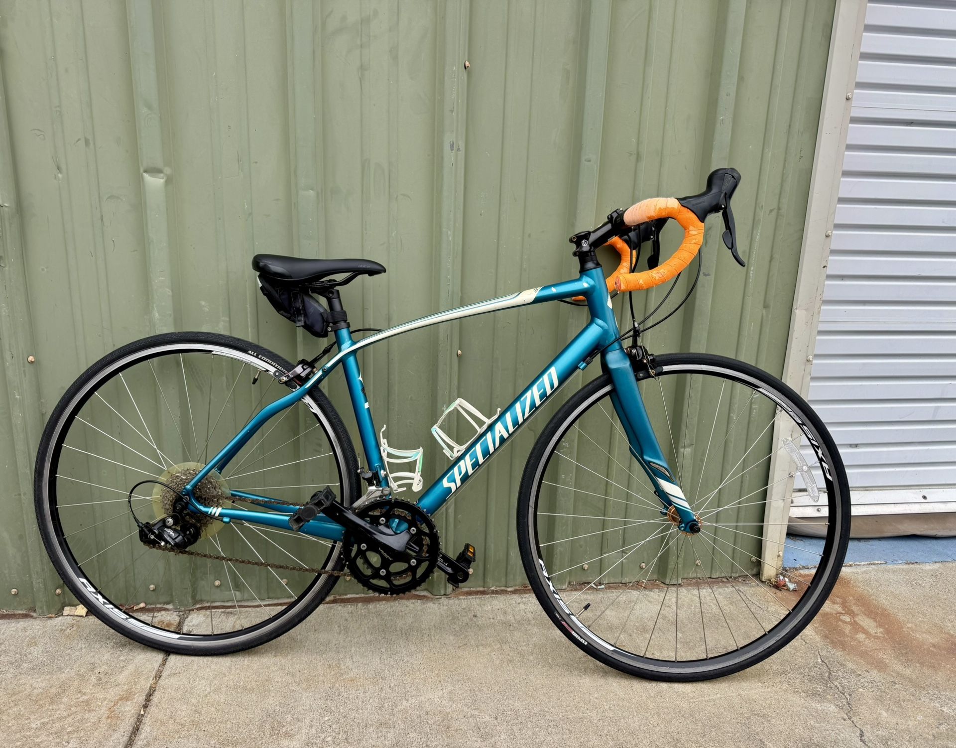 54Cm Specialized Dolce Sport Women’s Road Bike In Excellent Condition.