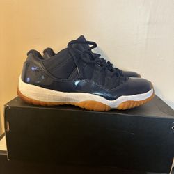 Jordan 11 Low Midnight Navy Sz 9.5