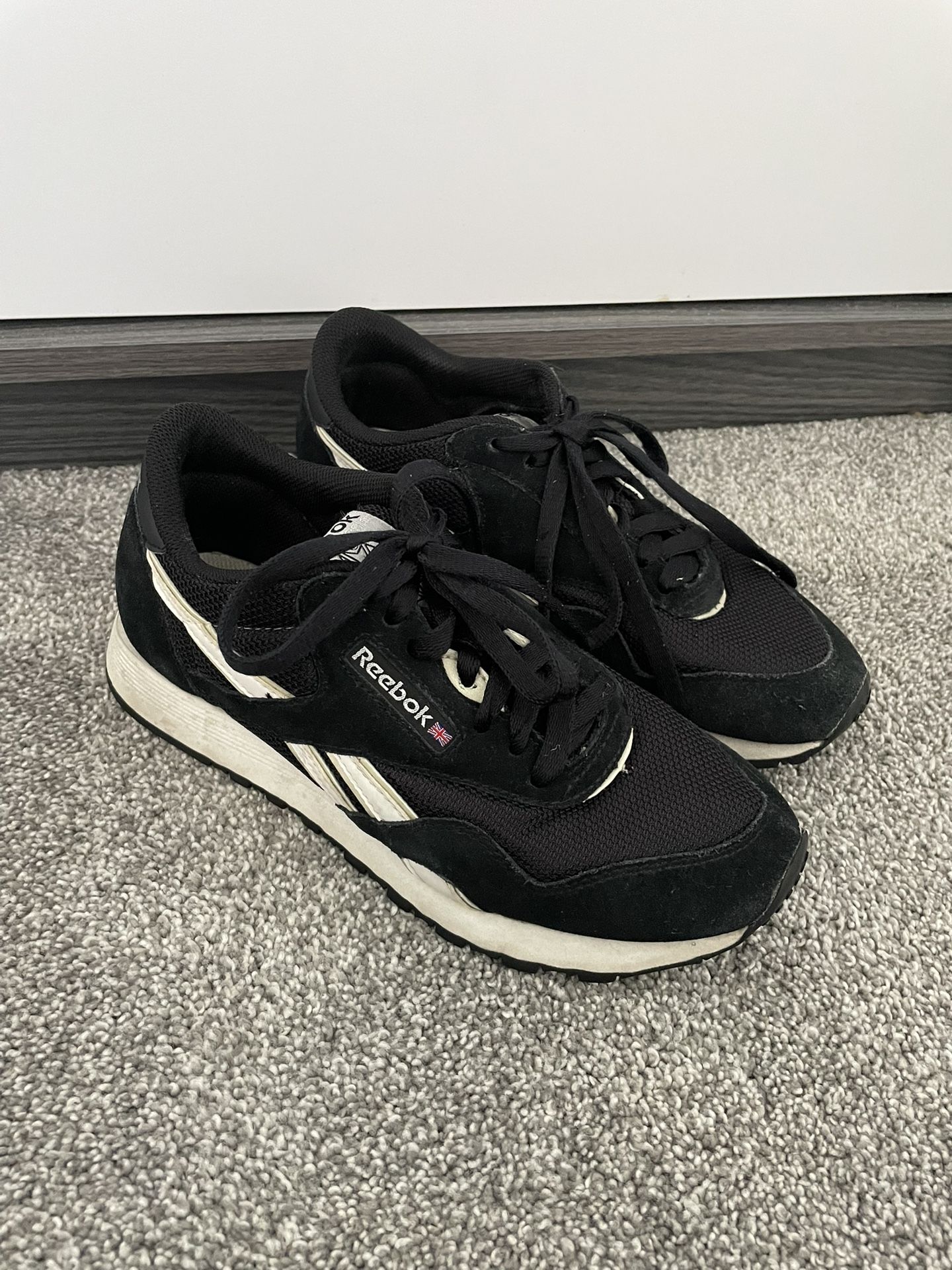Shoes size 6
