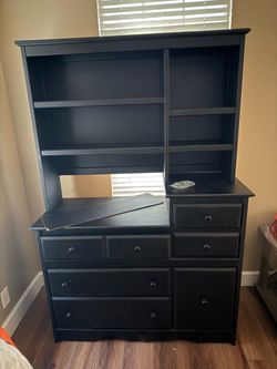 Dresser/book shelf