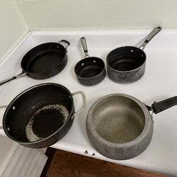 Five pieces of cookware (two for cooking and three for alternative uses):