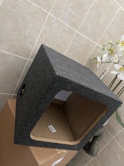 10in Kicker Square Box 70 Bucks