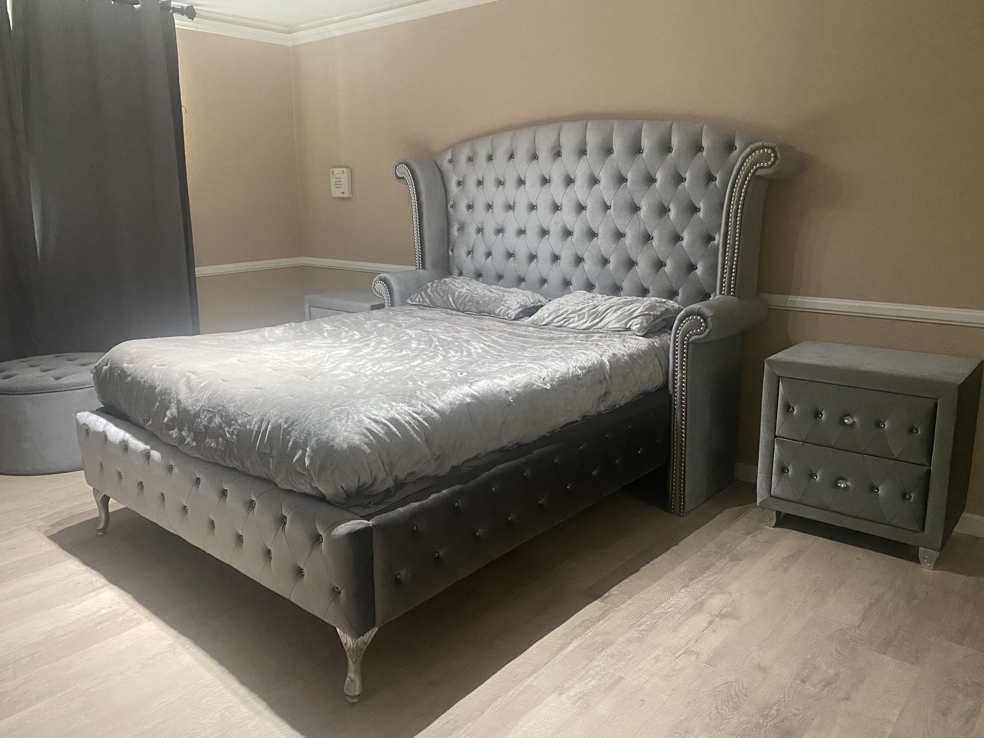 Deanna Grey Upholstered Platform Bedroom Set