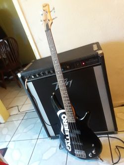 Bass Ibanez soundgear and peavey amp