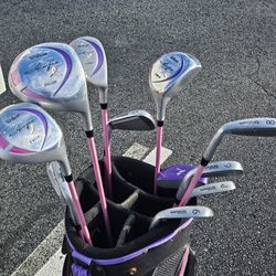Girls Complete Set Of Wilson Golf Clubs. Very Gently Used