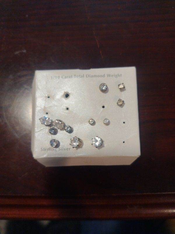 1/10 Carat Diamond Earrings