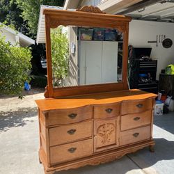 Dresser With Mirror