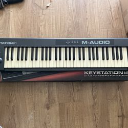 M-Audio keystation 61 midi keyboard