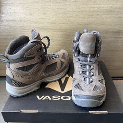 Vasque Women’s Hiking Boots – Size 8– Vibram Sole