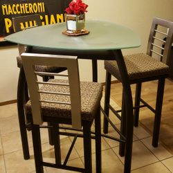 DINNING TABLE AND CHAIRS 