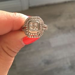 Diamond Cluster Ring 14 Kt White Gold