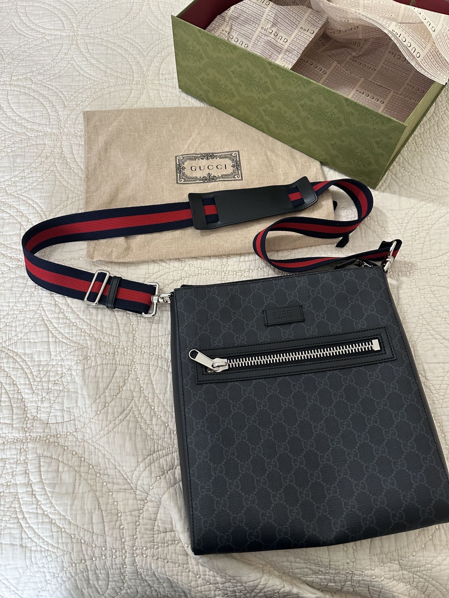 GG BLACK MESSENGER GUCCI BAG