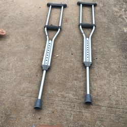 Adjustable Crutches 5,2” To 4’6”