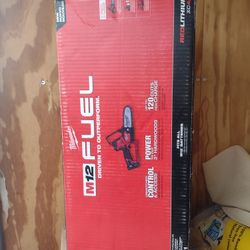 Milwaukee M12 Chain Saw Kit