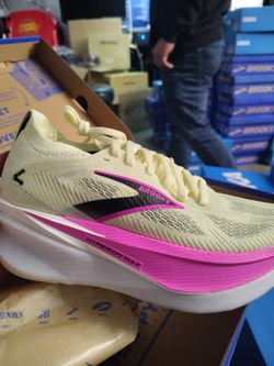 Brooks Hyperion Max