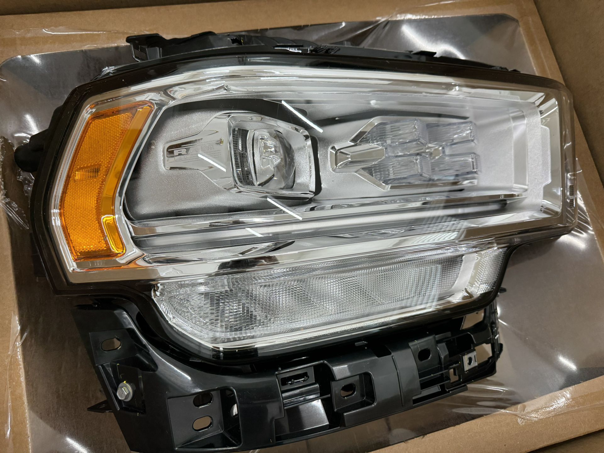 Dodge Ram 2500 3500 Headlight 