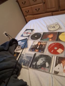I'm selling a bunch of different tips of music cds