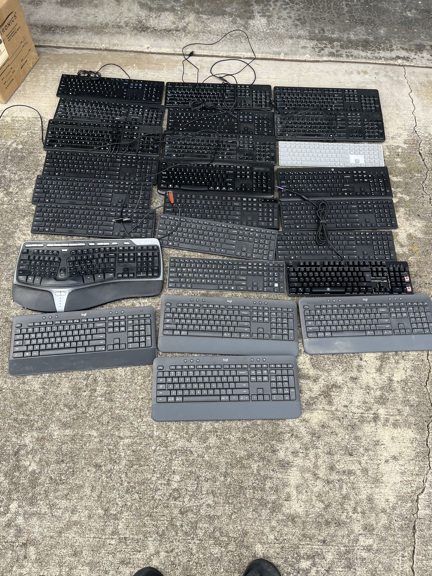 Used Lot Of 25 Miscellaneous Keyboards = $1 Each for Sale in San Diego ...