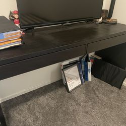 Desk with 2 Drawers