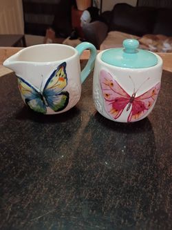 Set of 2 butterfly ceramic creamer and sugar