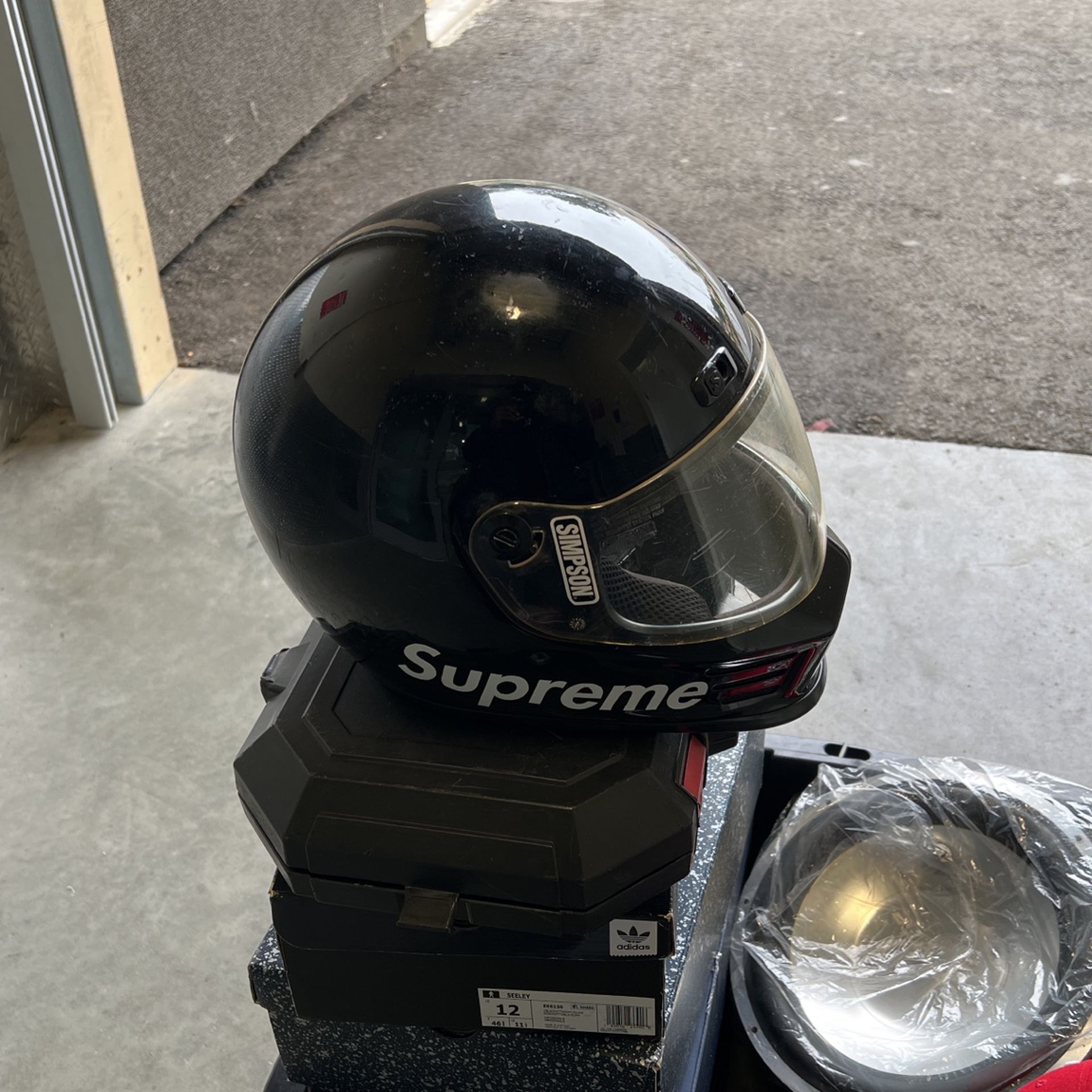 Supreme (Black Helmet) Simpson for Sale in Long Beach, CA - OfferUp
