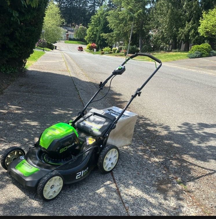 Greenworks Green works Cordless 80v Lawnmower 21” Lawn Mower with Battery and Battery Charger like New
