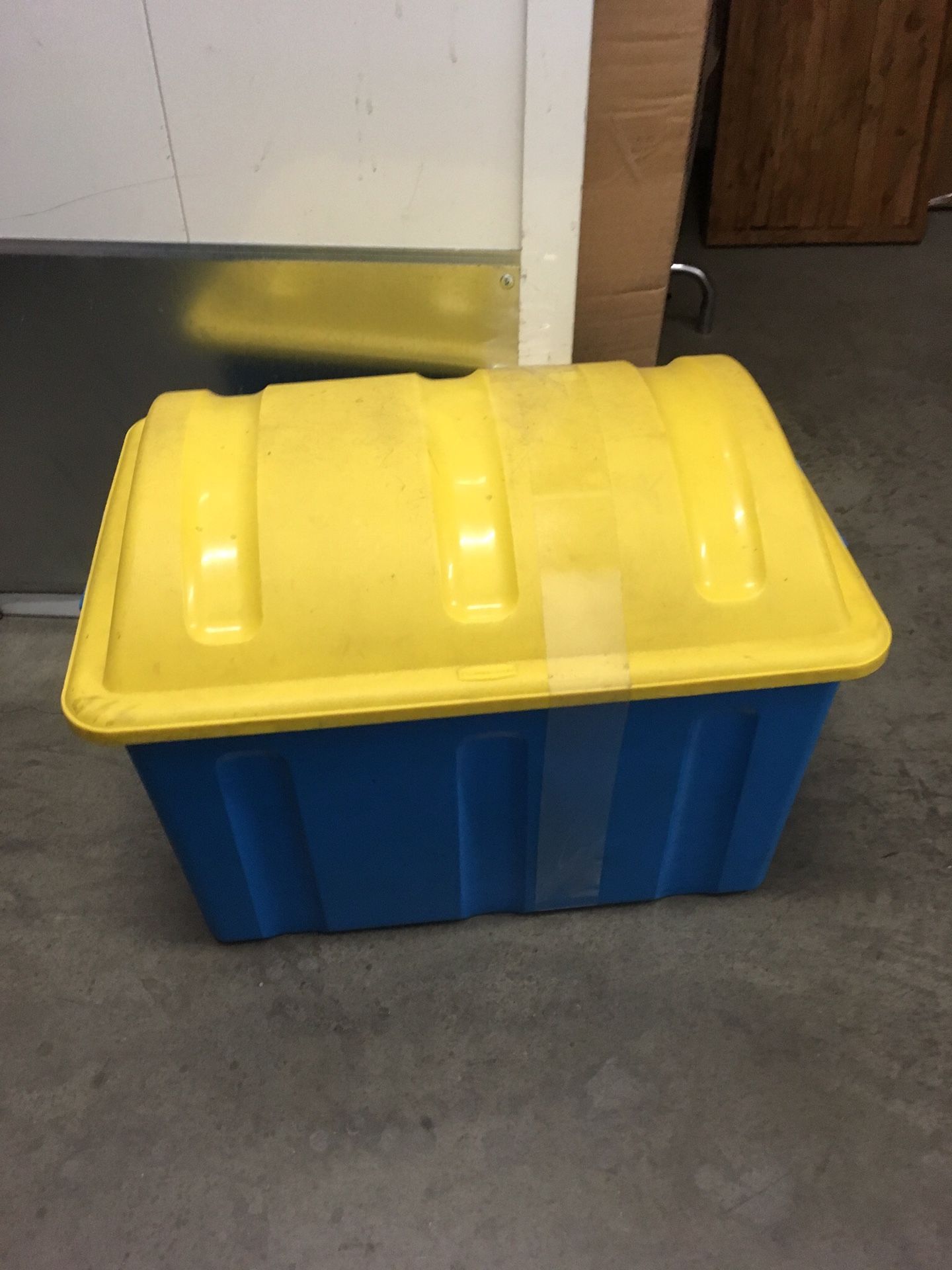 Rubbermaid toy chest top