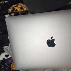 MacBook Pro 14,2