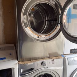 Whirlpool Washer & LG Electric Dryer 