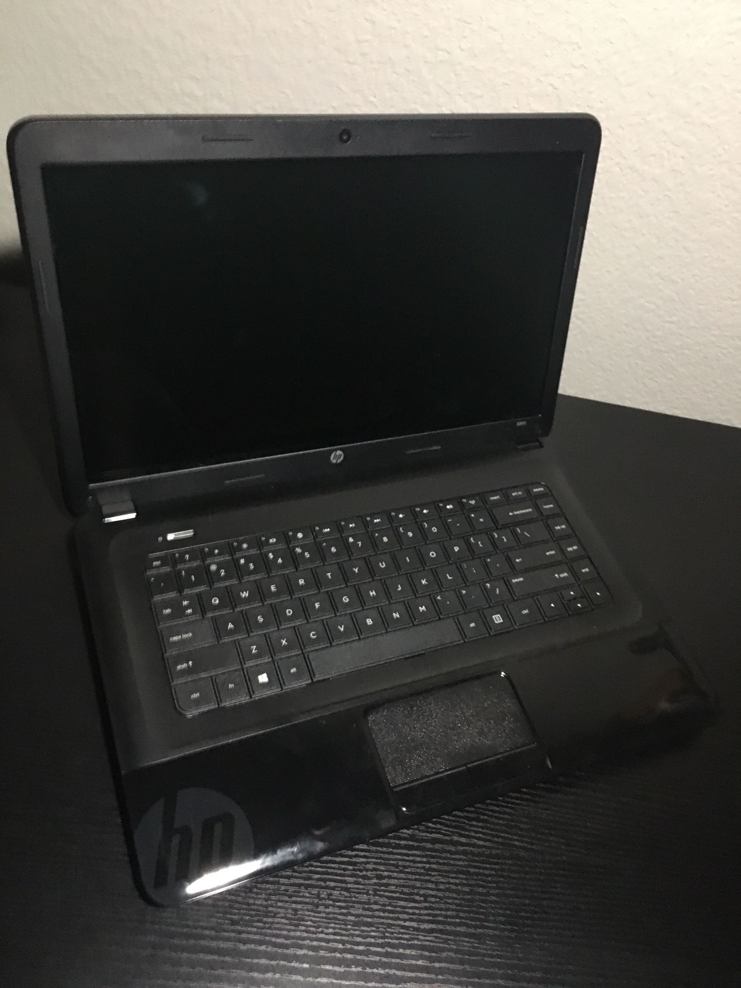 HP 2000 PC laptop & case