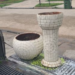 PEDESTAL  PLANTER  ( AS - IS )