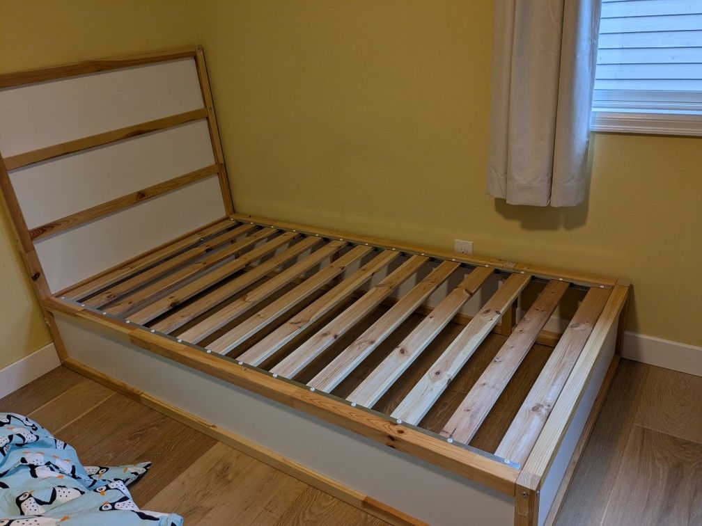 Kura bed - standalone twin only