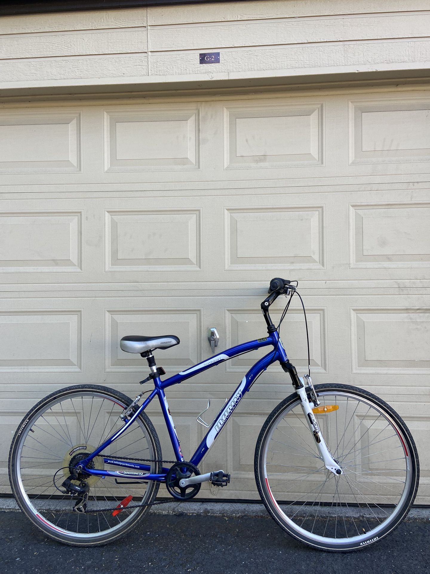 Infinity Menβs 7-Speed Hybrid Bike β Comfortable Bicycle 700c 7-speed