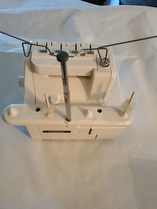 Huskylock 901 Serger
